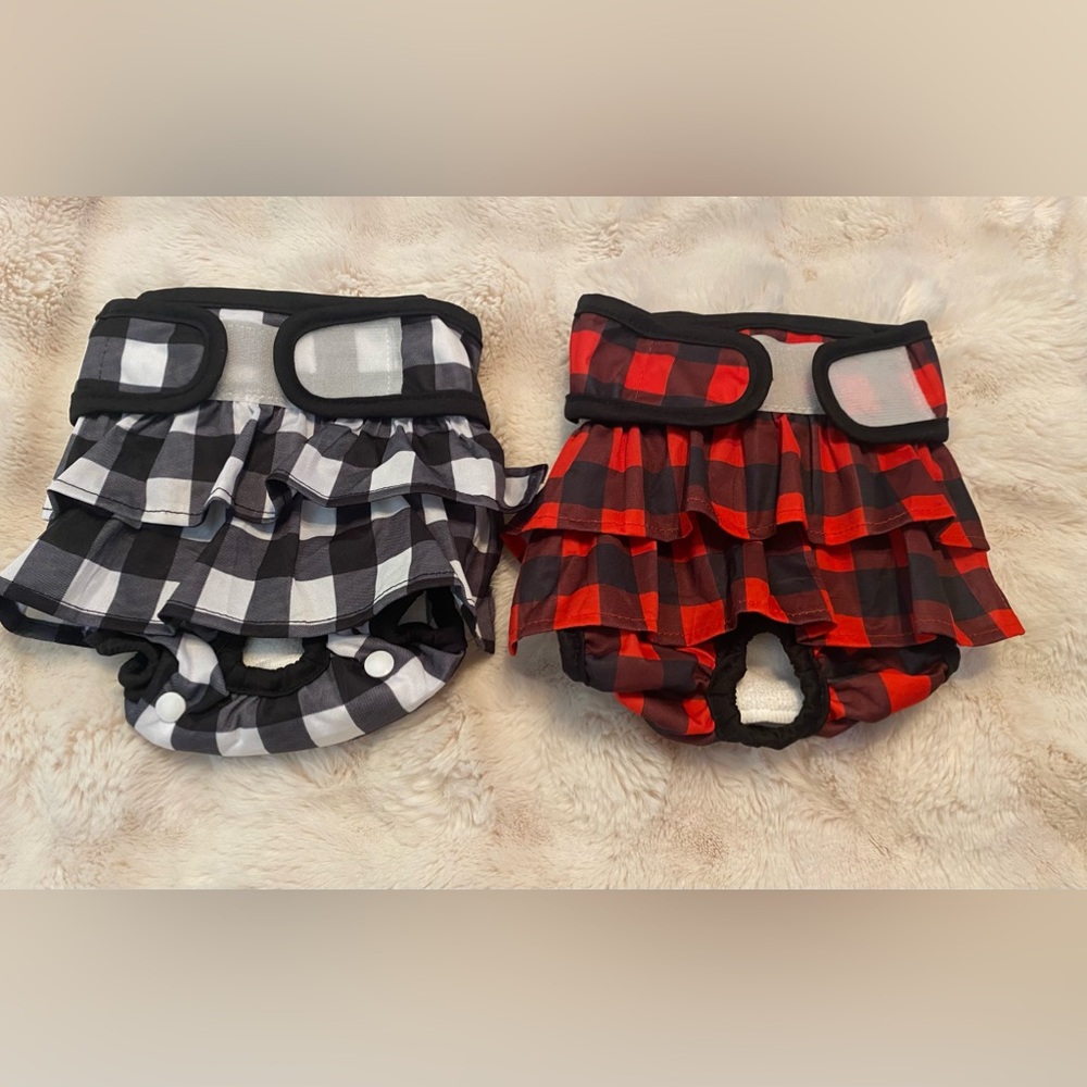 NWOT Female dog reusable diapers and disposable diapers